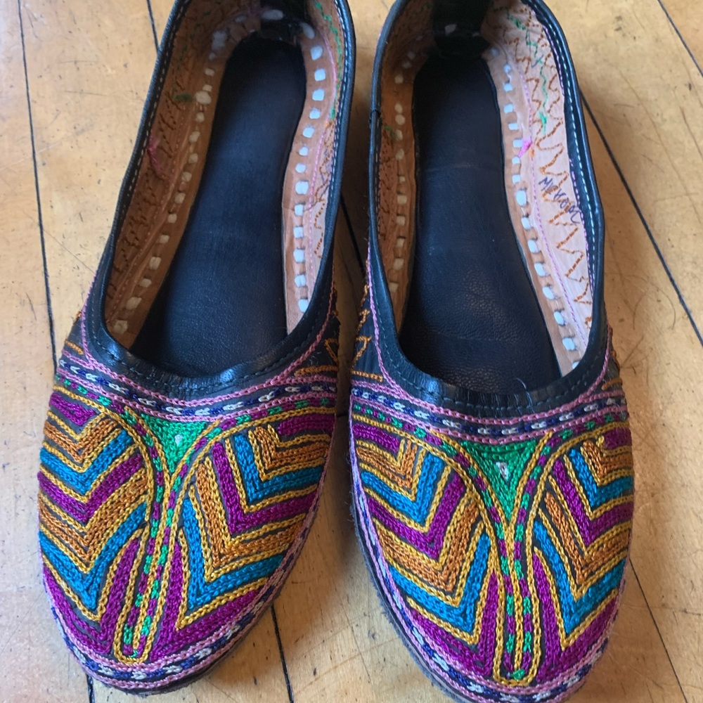 Size 7.5 colorful leather / embroidered flats